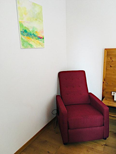Armchair in room Domina